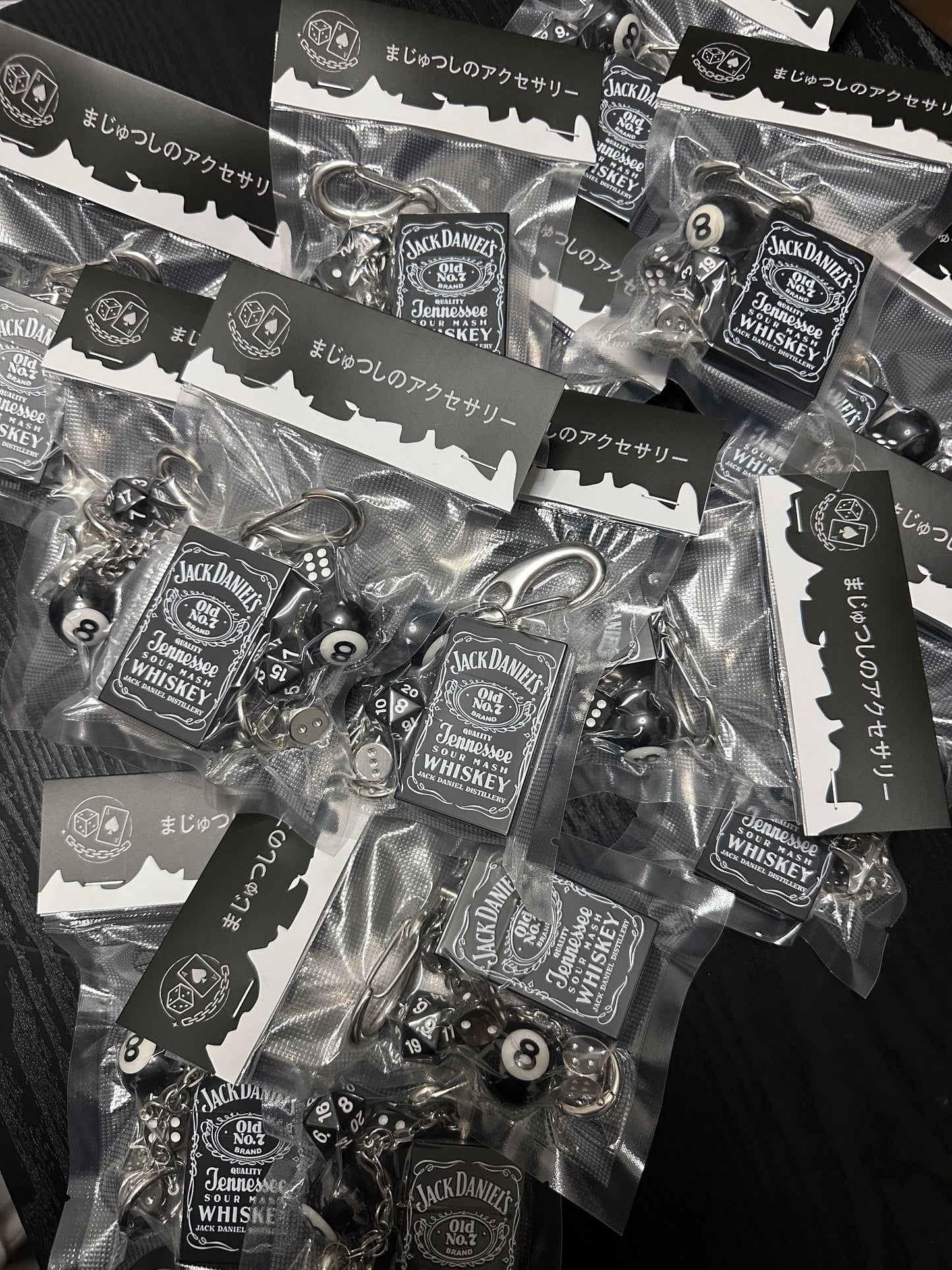 ストリートコーデに映えるメタルアクセントキーホルダー｜ミニサイズで存在感抜群のファッション小物｜バッグ・ベルトチェーン対応｜男女兼用