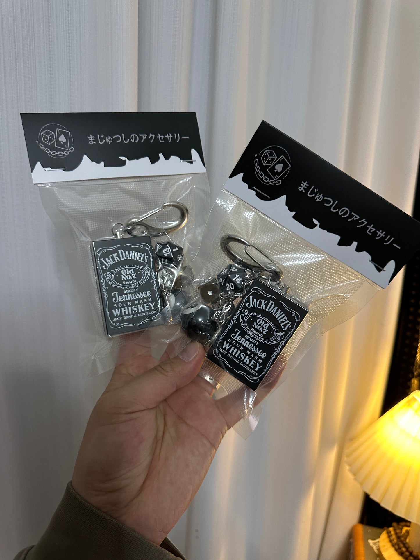 ストリートコーデに映えるメタルアクセントキーホルダー｜ミニサイズで存在感抜群のファッション小物｜バッグ・ベルトチェーン対応｜男女兼用